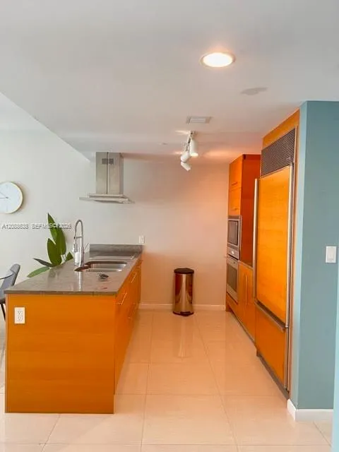 485 BRICKELL AV #1707 Miami, FL 33131