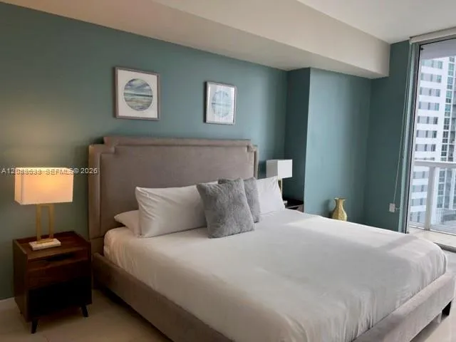 485 BRICKELL AV #1707 Miami, FL 33131