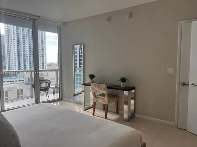 485 BRICKELL AV #1707 Miami, FL 33131