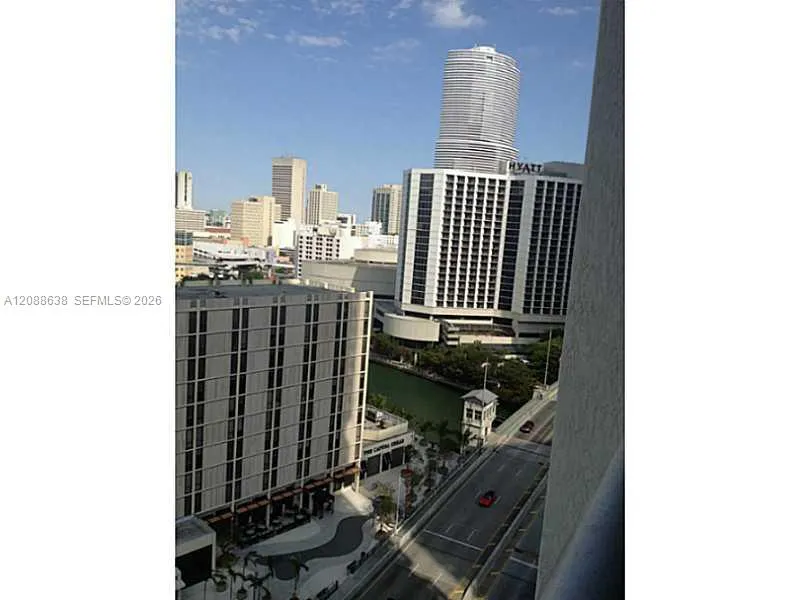 485 BRICKELL AV #1707 Miami, FL 33131
