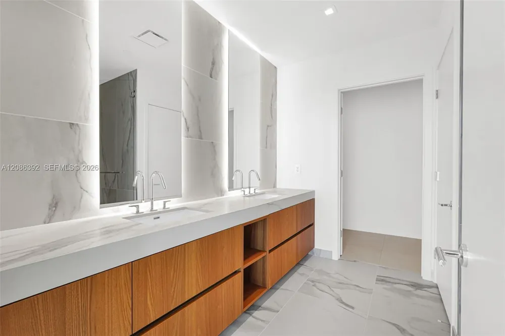 1400 Biscayne Blvd #3705 Miami, FL 33132