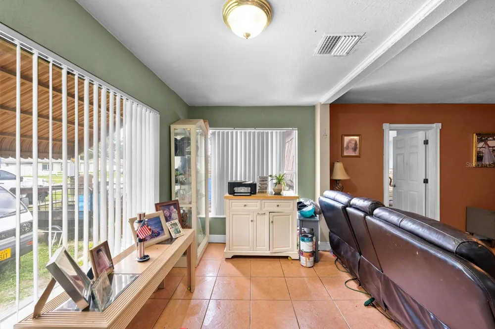 6807 HIMES AVENUE Tampa, FL 33614