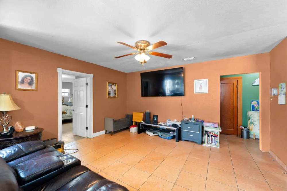 6807 HIMES AVENUE Tampa, FL 33614