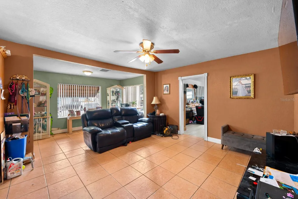 6807 HIMES AVENUE Tampa, FL 33614