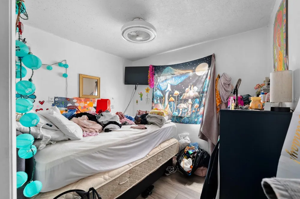 6807 HIMES AVENUE Tampa, FL 33614