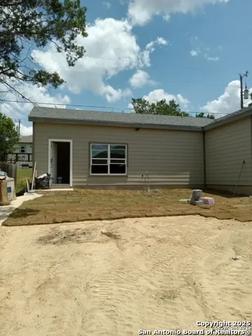 324 Ridgerock Dr Unit 2 Canyon Lake, TX 78133