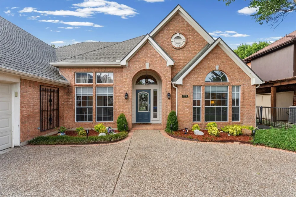 521 Palm Desert Drive Garland, TX 75044