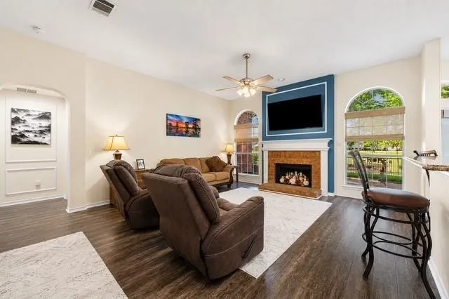 521 Palm Desert Drive Garland, TX 75044
