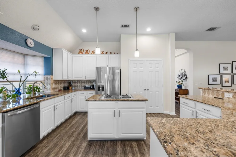 521 Palm Desert Drive Garland, TX 75044