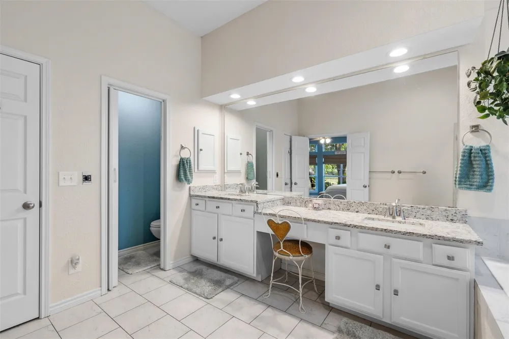 521 Palm Desert Drive Garland, TX 75044