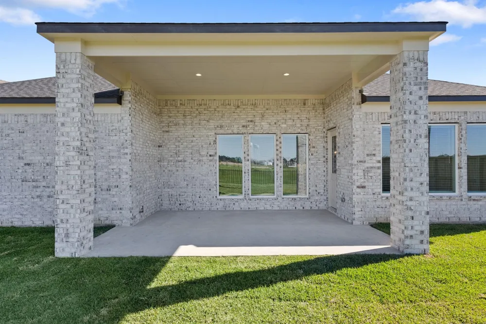 203 Upland Drive Waller, TX 77484