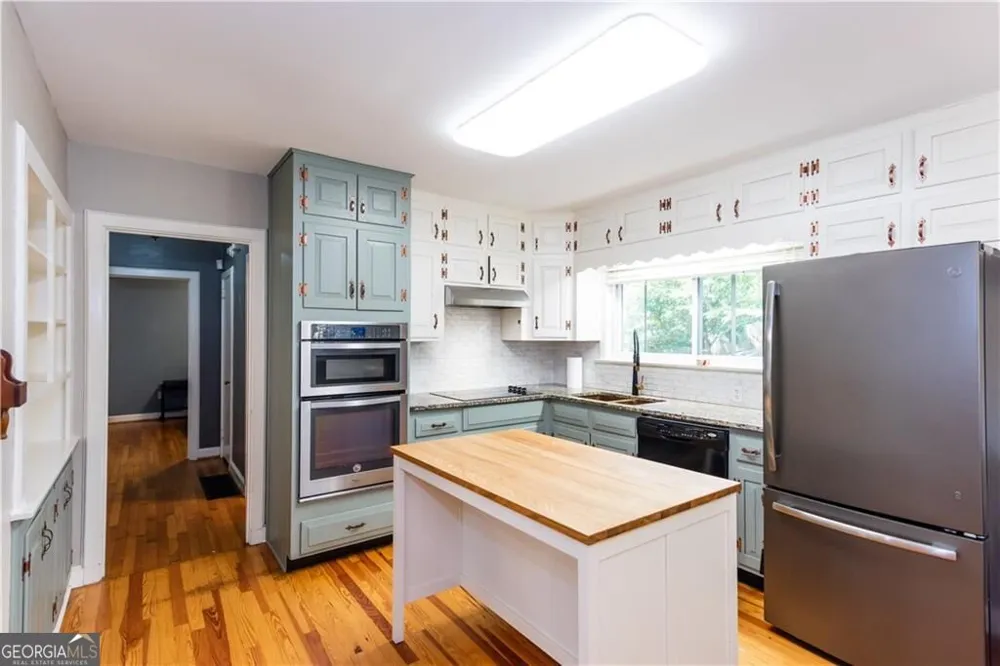 2743 Kimmeridge DR East Point, GA 30344