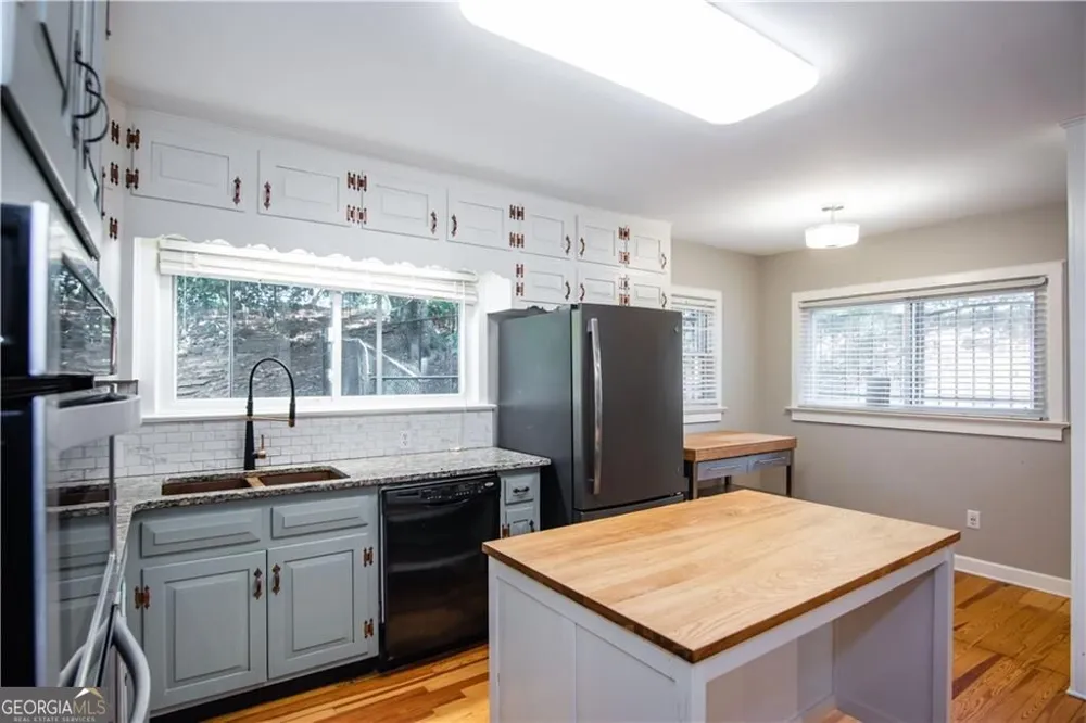 2743 Kimmeridge DR East Point, GA 30344