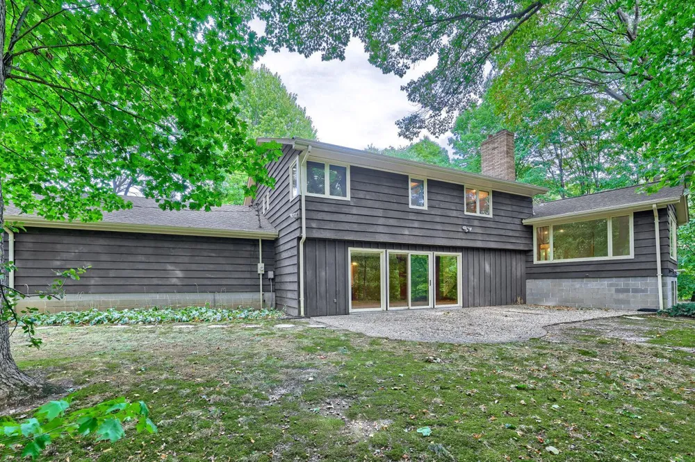 1200 Falls View Court Mendota Heights, MN 55118