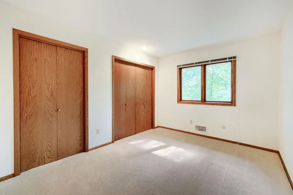 1200 Falls View Court Mendota Heights, MN 55118
