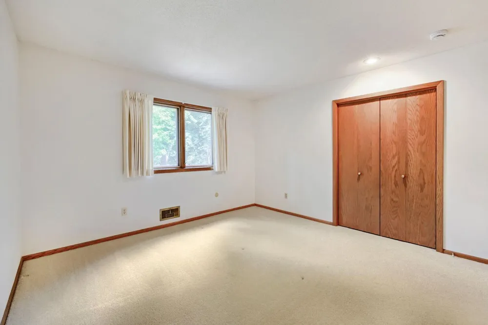 1200 Falls View Court Mendota Heights, MN 55118