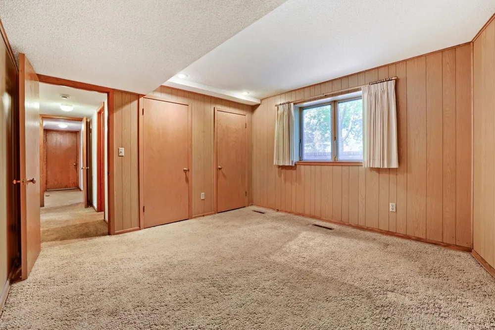 1200 Falls View Court Mendota Heights, MN 55118