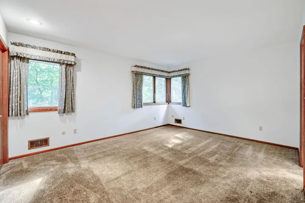 1200 Falls View Court Mendota Heights, MN 55118