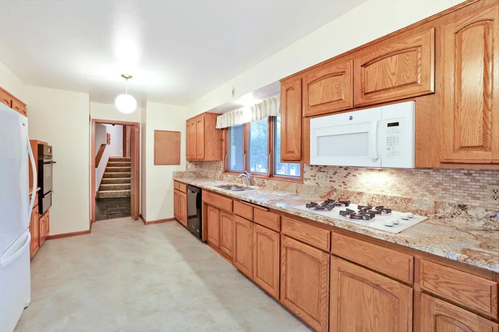 1200 Falls View Court Mendota Heights, MN 55118