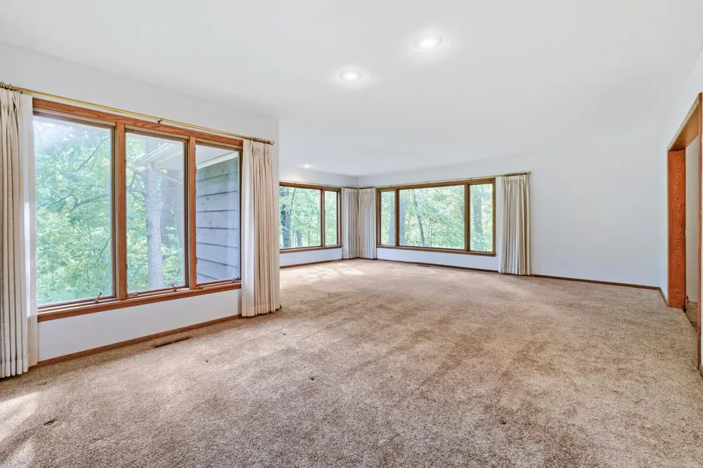 1200 Falls View Court Mendota Heights, MN 55118