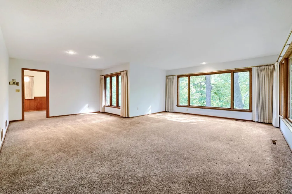 1200 Falls View Court Mendota Heights, MN 55118
