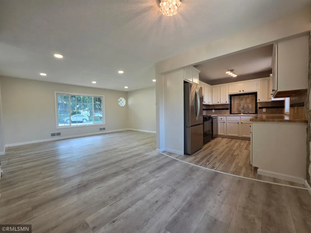 1306 Woodhill Road Burnsville, MN 55337
