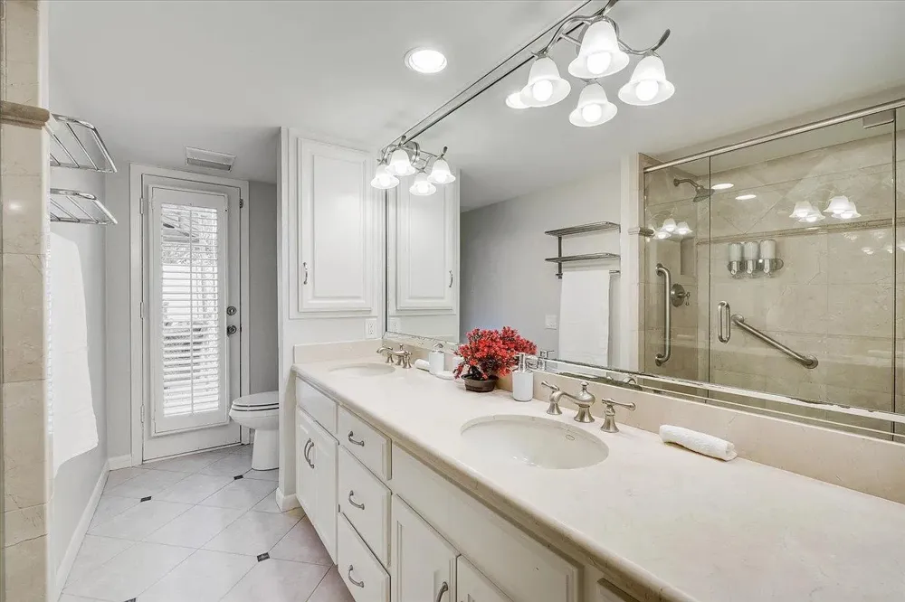 612 W Northgate Drive Irving, TX 75062