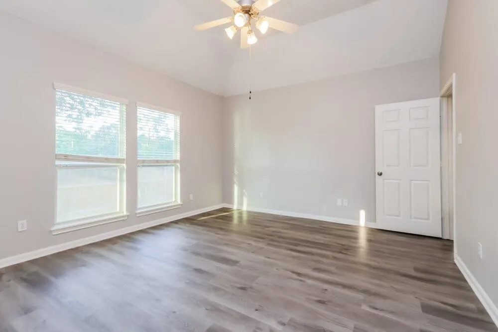 985 Oak Falls Drive Conroe, TX 77378