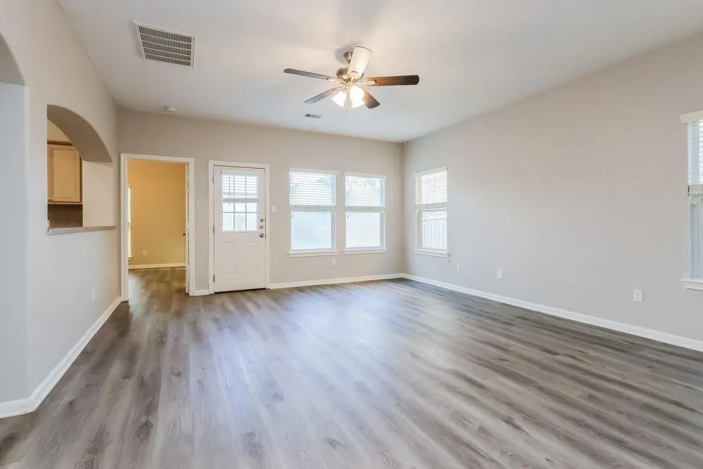 985 Oak Falls Drive Conroe, TX 77378