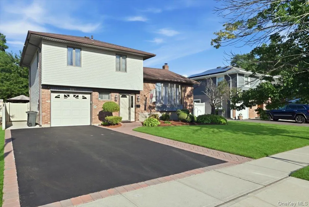 1420 Holiday Park Drive Wantagh, NY 11793