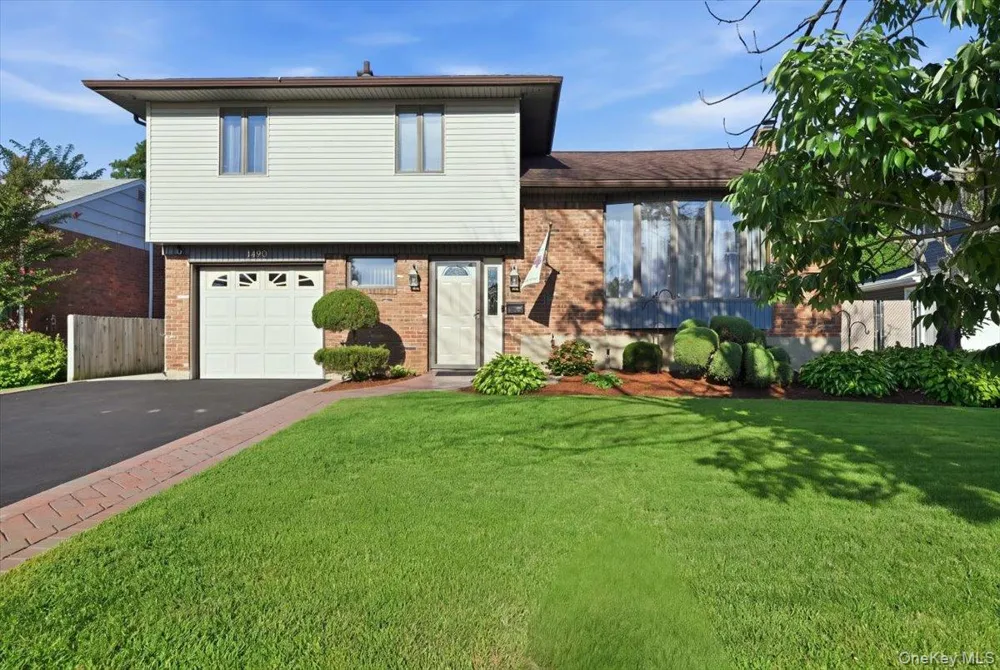 1420 Holiday Park Drive Wantagh, NY 11793
