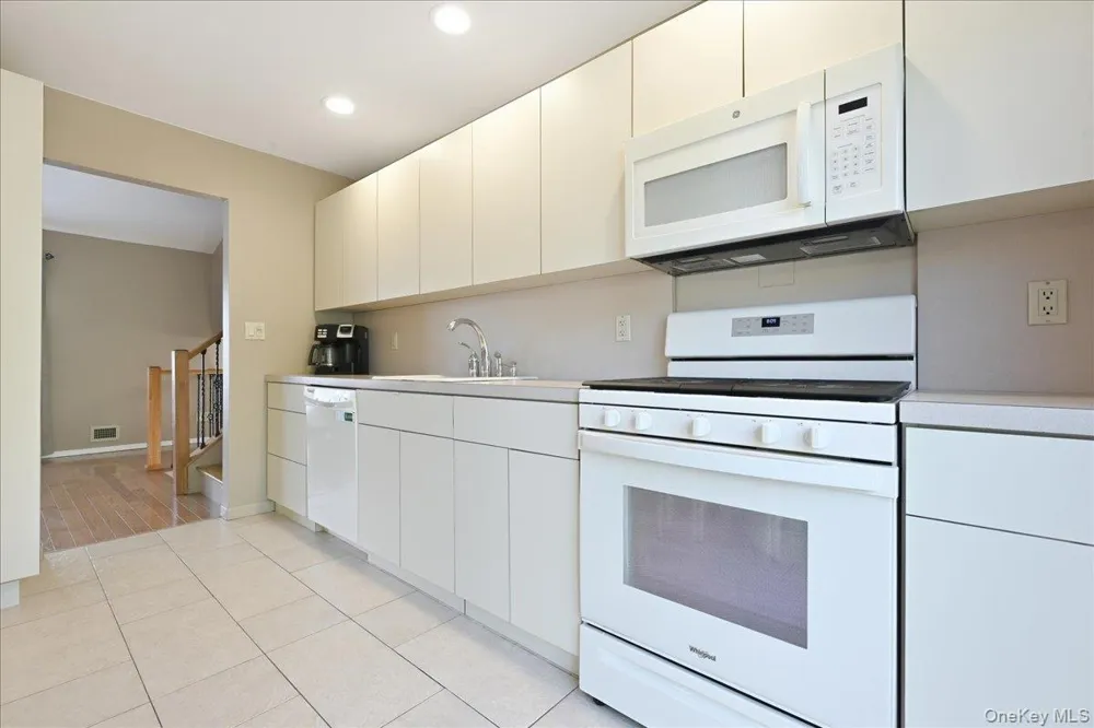 1420 Holiday Park Drive Wantagh, NY 11793
