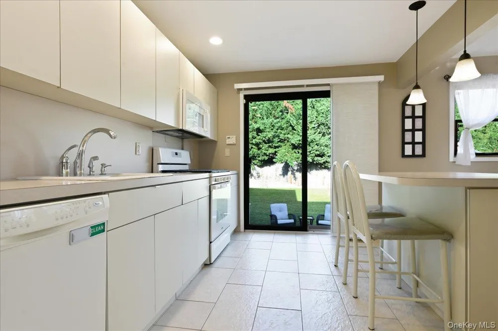 1420 Holiday Park Drive Wantagh, NY 11793