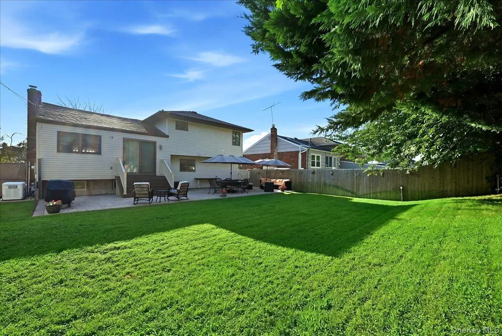1420 Holiday Park Drive Wantagh, NY 11793