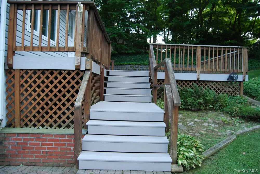 31 Francis Terrace Glen Cove, NY 11542