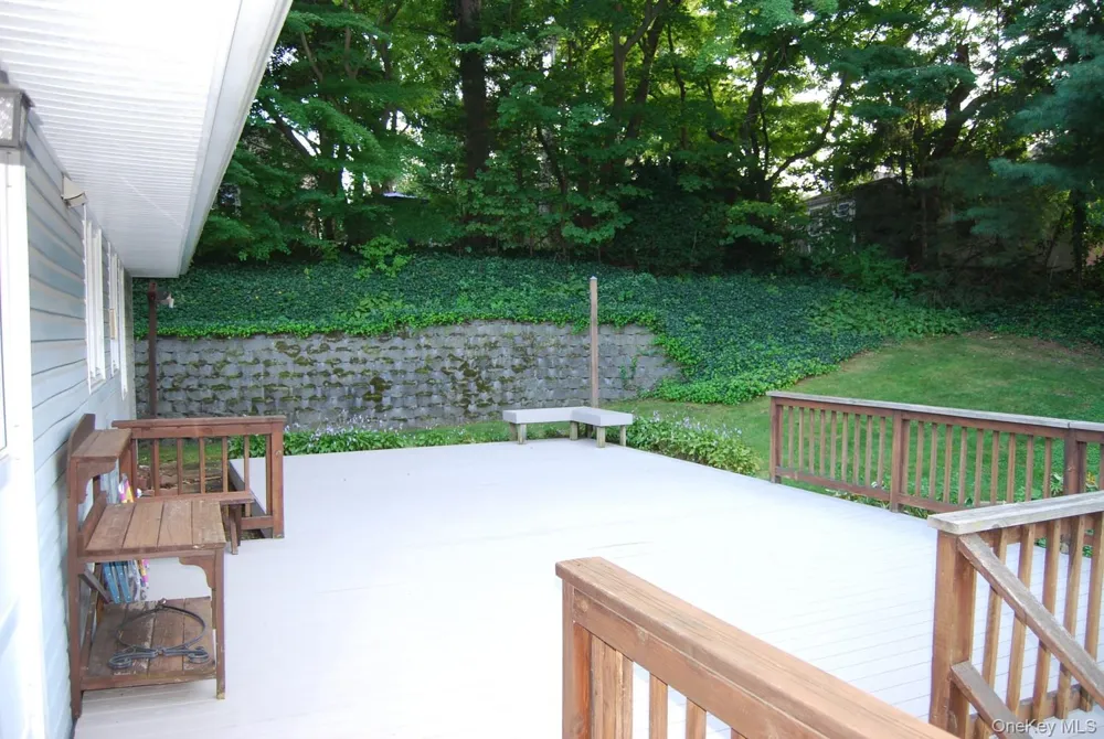 31 Francis Terrace Glen Cove, NY 11542