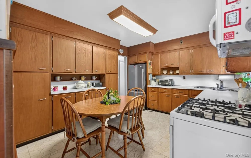 31 Francis Terrace Glen Cove, NY 11542
