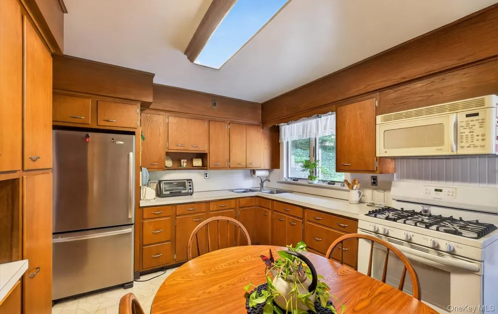 31 Francis Terrace Glen Cove, NY 11542