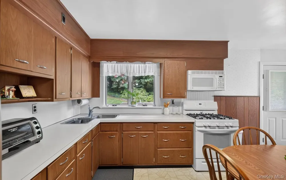31 Francis Terrace Glen Cove, NY 11542