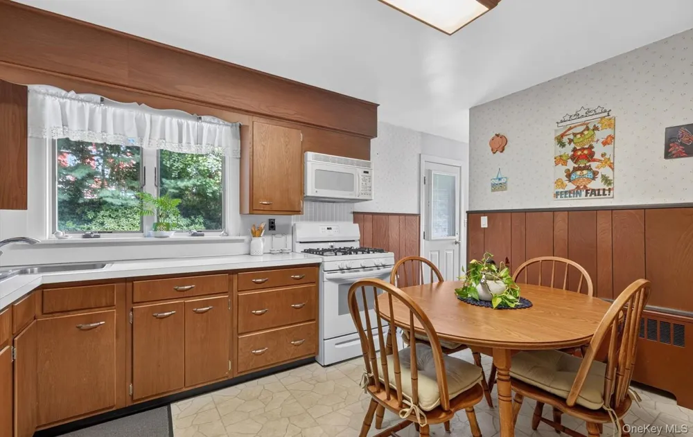 31 Francis Terrace Glen Cove, NY 11542