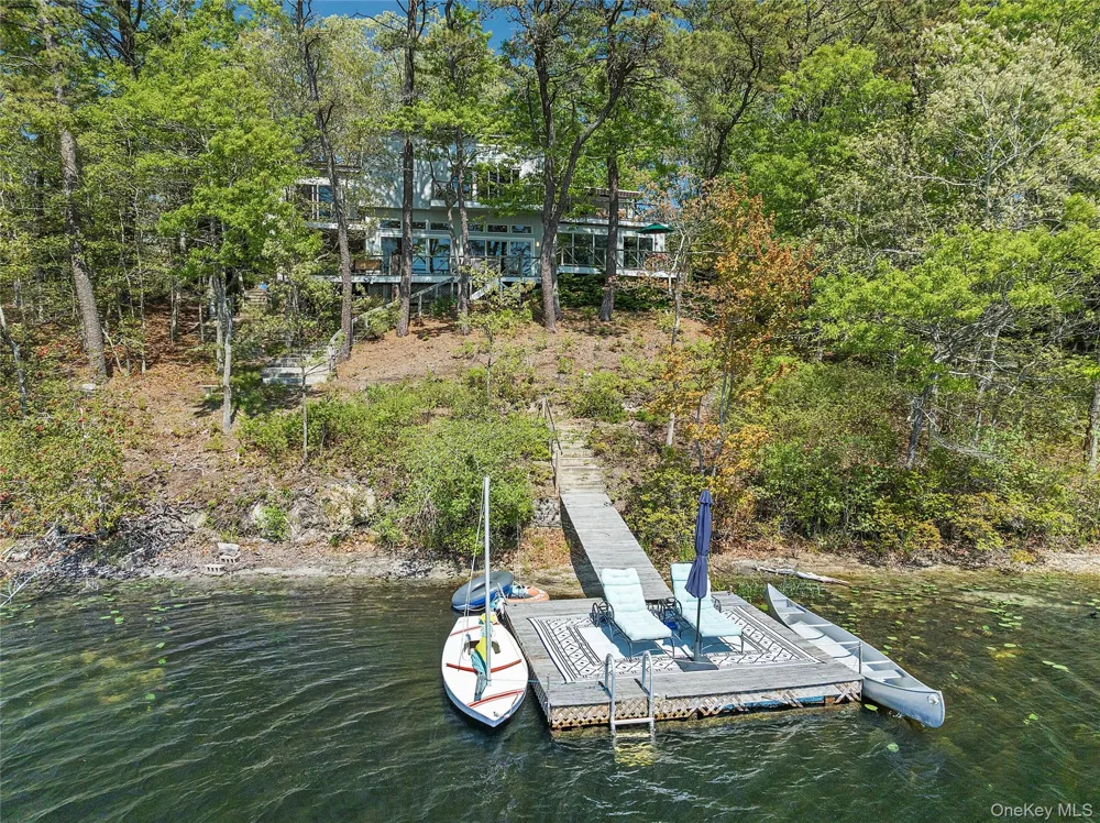 9 Lake View Ct Southampton, NY 11968