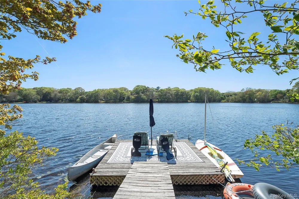 9 Lake View Ct Southampton, NY 11968