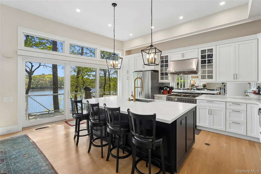 9 Lake View Ct Southampton, NY 11968