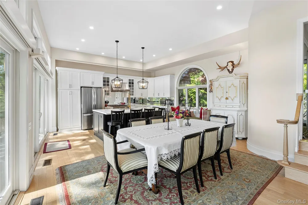 9 Lake View Ct Southampton, NY 11968