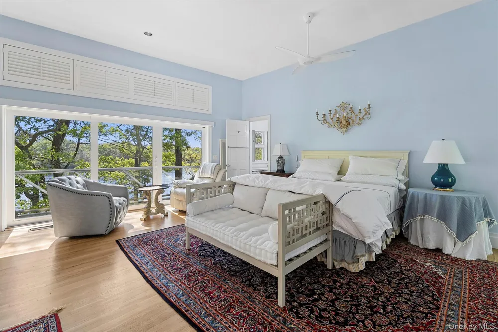 9 Lake View Ct Southampton, NY 11968