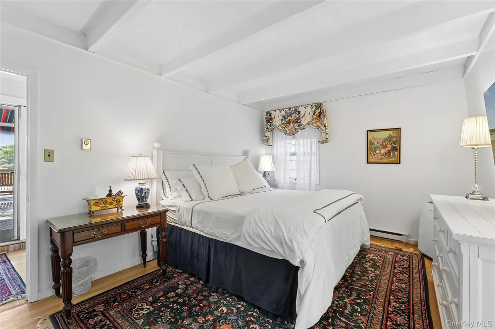 9 Lake View Ct Southampton, NY 11968