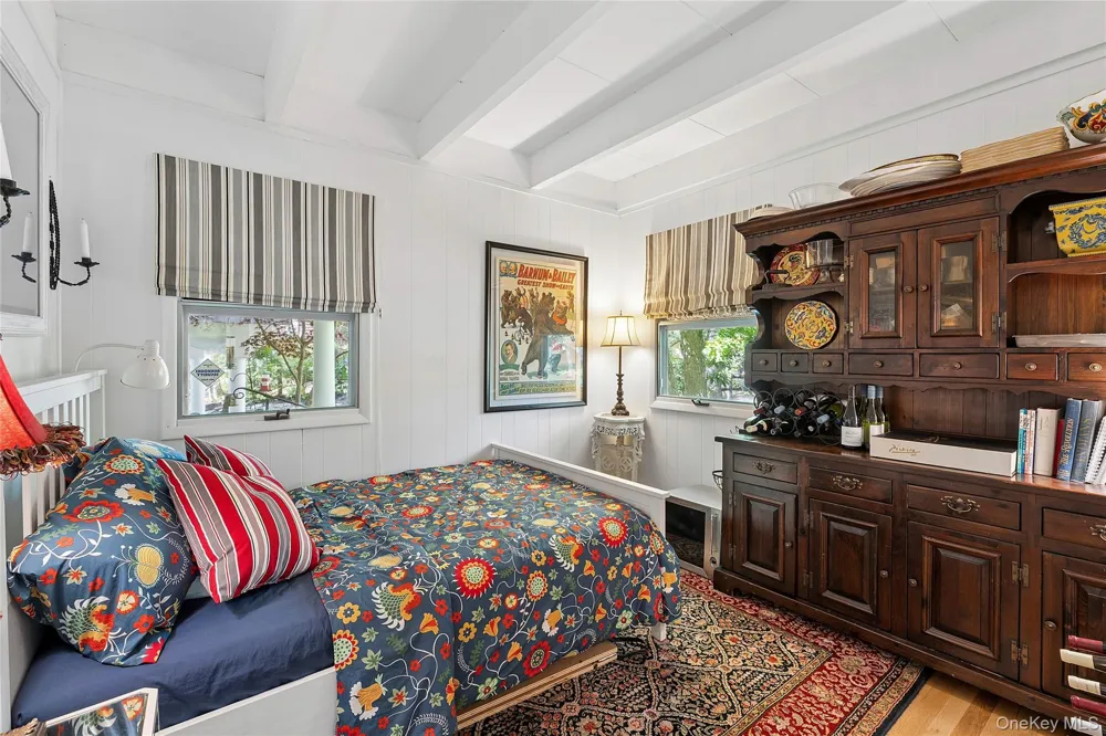 9 Lake View Ct Southampton, NY 11968