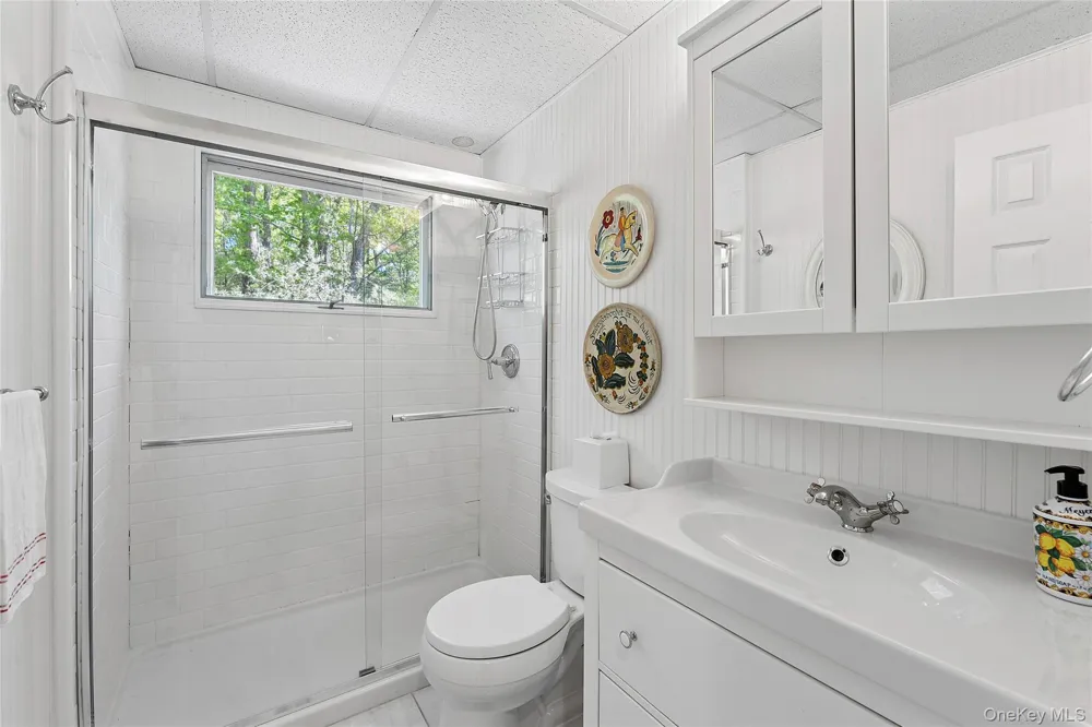 9 Lake View Ct Southampton, NY 11968