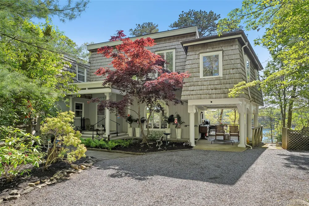 9 Lake View Ct Southampton, NY 11968