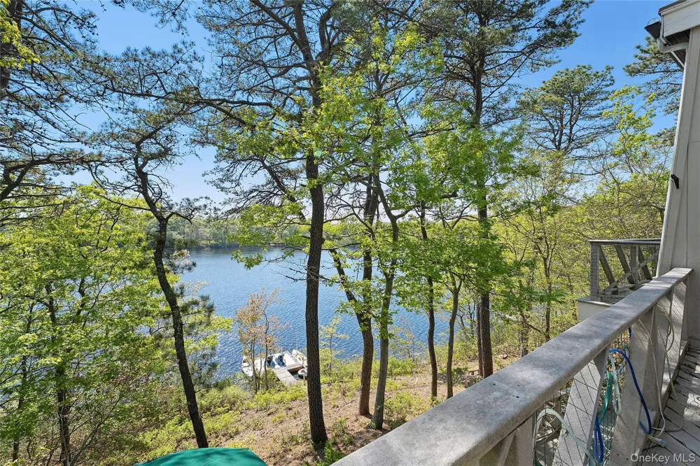 9 Lake View Ct Southampton, NY 11968